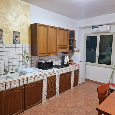 Thomas House * Catania